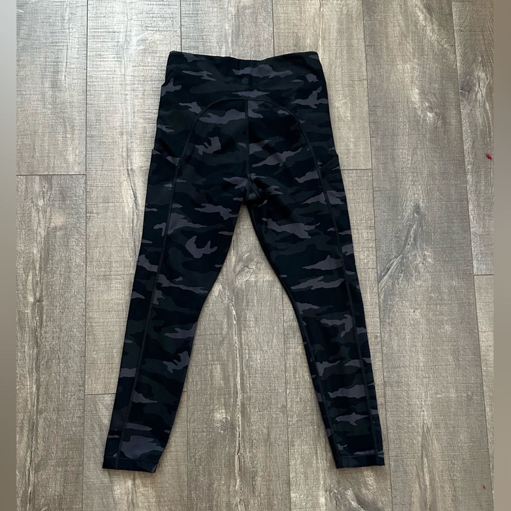 Athleta Ultimate Camo 7/8 cropped leggings - Picture 6 of 6